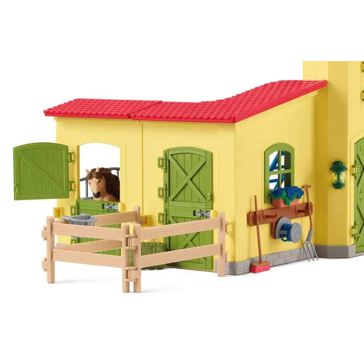 Ponybox mit Islandpferd Hengst