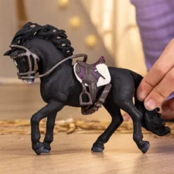 Pura Raza Española Hengst mit Accessoires