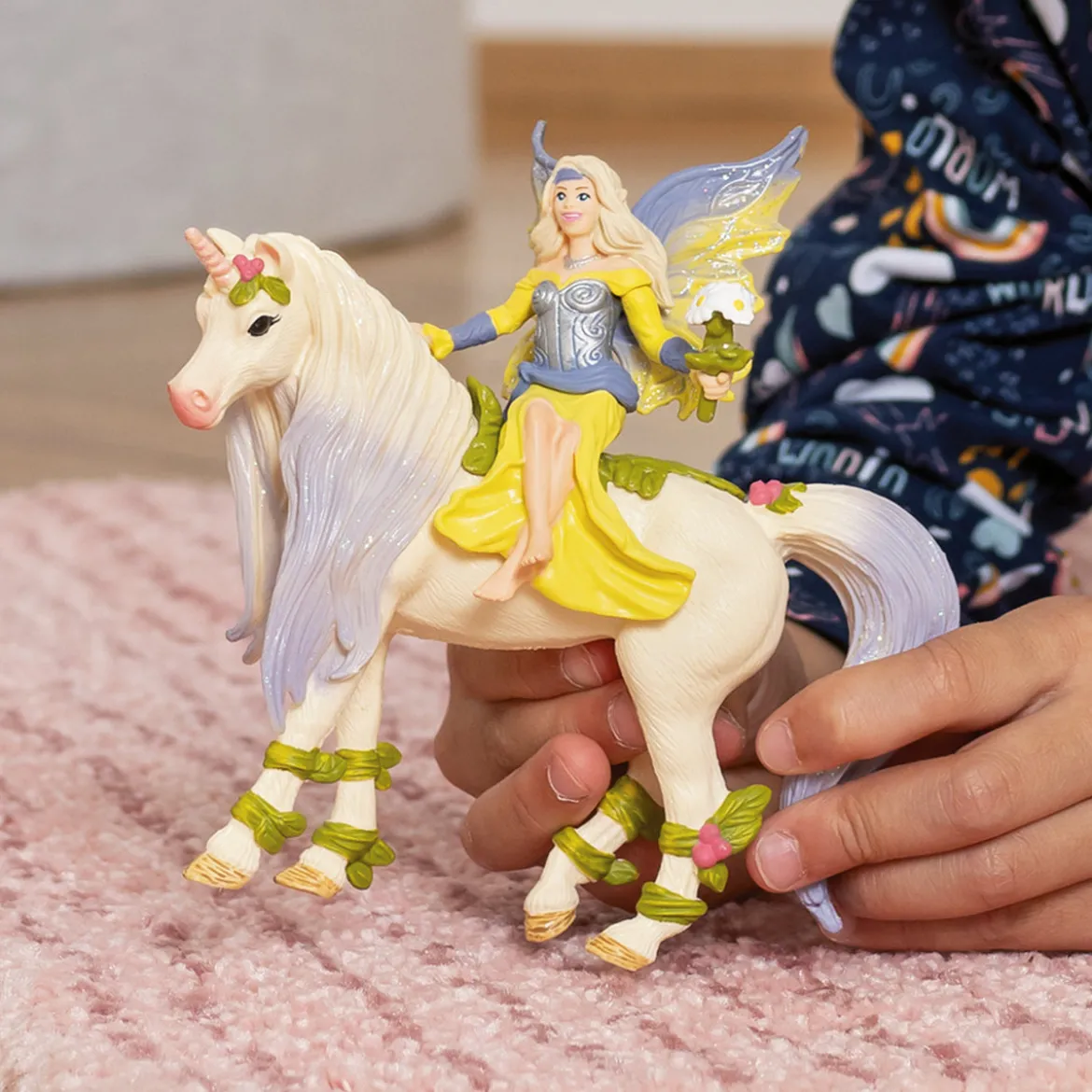 Sera mit Blüten-Einhorn