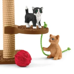 Spielspaß für niedliche Katzen